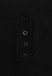 Born2be - Czarny Prążkowany Top Bawełniany z Guzikami przy Dekolcie Nedera. Okazja: na co dzień. Kolor: czarny. Materiał: prążkowany, bawełna. Styl: casual, klasyczny #4