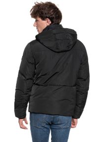 Wrangler - WRANGLER PROTECTOR JACKET MĘSKA KURTKA ZIMOWA Z KAPTUREM BLACK W4A2W3100. Typ kołnierza: kaptur. Kolor: czarny. Materiał: puch. Sezon: zima #10