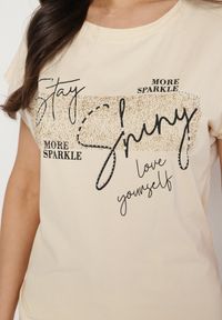 Born2be - Beżowy T-shirt z Bawełny Typu Nietoperz z Cyrkoniami i Perełkami Linellis. Okazja: na co dzień. Kolor: beżowy. Materiał: bawełna. Wzór: aplikacja. Styl: casual #7