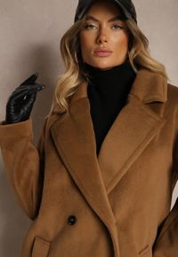 Renee - Brązowy Klasyczny Płaszcz o Dwurzędowym Kroju z Kieszeniami Malwilina. Okazja: na co dzień. Kolor: brązowy. Materiał: jeans. Wzór: aplikacja. Styl: klasyczny #4