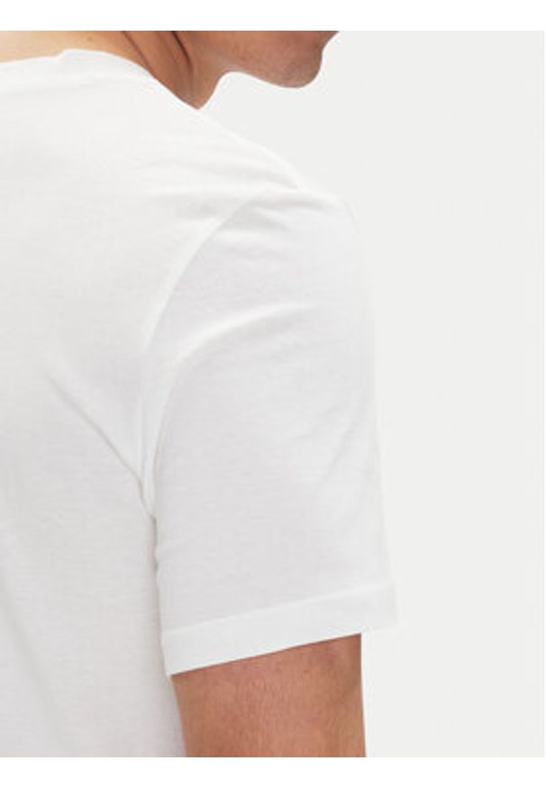 Mustang T-Shirt Austin 1016280 Biały Regular Fit. Kolor: biały. Materiał: bawełna