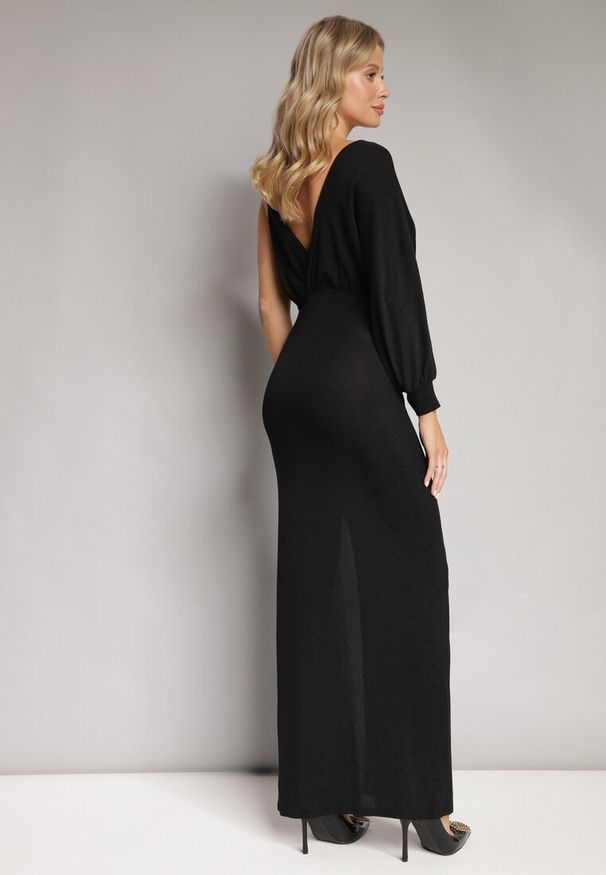 Born2be - Czarna Błyszcząca Asymetryczna Sukienka Maxi z Rozcięciem i Kopertowym Dekoltem Aknasa. Kolor: czarny. Materiał: materiał. Typ sukienki: kopertowe, asymetryczne. Długość: maxi