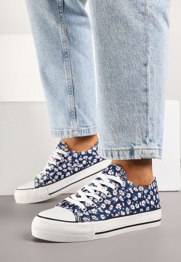 Born2be - Granatowe Trampki pod Kostkę w Kwiaty Nelorela. Okazja: na co dzień. Kolor: niebieski. Wzór: kwiaty. Styl: elegancki, casual