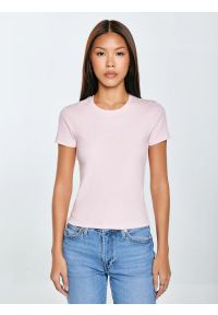 Big-Star - Koszulka damska w prążek z haftem różowa Clarsa 600. Kolor: różowy. Materiał: jeans, prążkowany, dzianina. Długość: krótkie. Wzór: haft, prążki