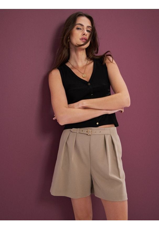 Sinsay - Szorty straight - beżowy. Kolor: beżowy