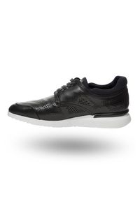 Czarne skórzane sneakersy Emporio Armani we wzór. Kolor: czarny. Materiał: skóra #2