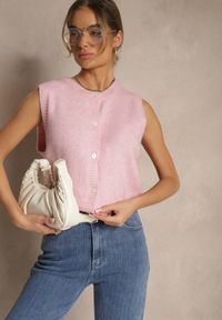 Renee - Różowa Sweterkowa Kamizelka z Wełną na Guziki Eralina. Okazja: na co dzień. Kolor: różowy. Materiał: wełna. Styl: klasyczny, casual #4