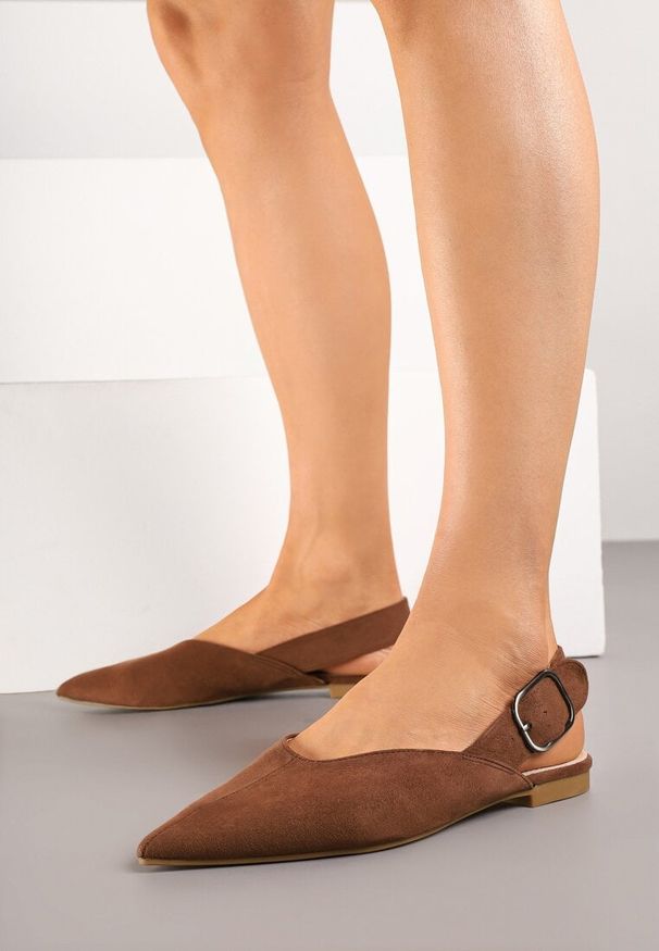 Renee - Jasnobrązowe Sandały Vices Typu Slingback z Wkładką ze Skóry Naturalnej Rallora. Okazja: na co dzień, na spacer. Zapięcie: sprzączka. Kolor: brązowy. Materiał: skóra. Wzór: nadruk. Obcas: na obcasie. Styl: elegancki, casual. Wysokość obcasa: średni