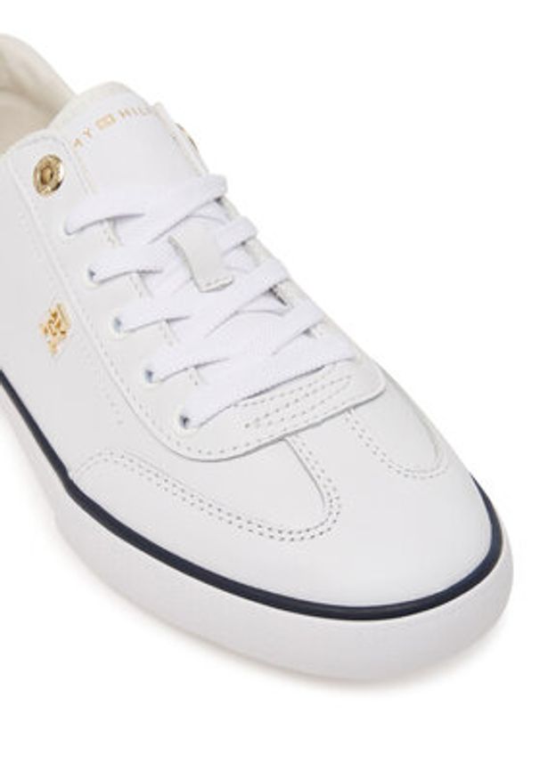 TOMMY HILFIGER - Tommy Hilfiger Sneakersy Th Chic Low Profile Vulc FW0FW09104 Biały. Kolor: biały. Materiał: skóra