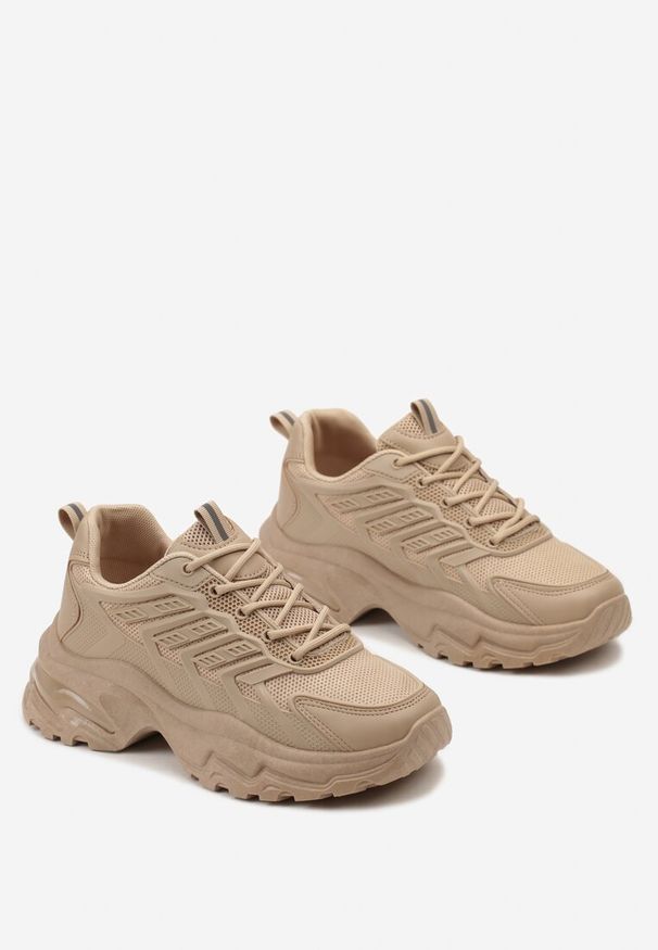 Renee - Ciemnobeżowe Sneakersy na Tłoczonej Podeszwie z Siateczkowymi Wstawkami Amrogia. Kolor: beżowy