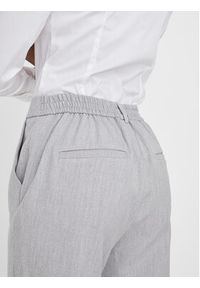 Vero Moda Chinosy Maya 10225280 Szary Regular Fit. Kolor: szary. Materiał: wiskoza #6