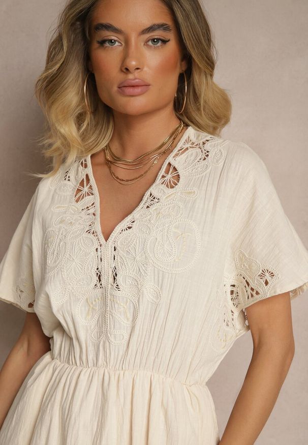 Renee - Beżowa Bawełniana Sukienka w Stylu Boho z Kieszonkami Orrane. Typ kołnierza: dekolt w kształcie V. Kolor: beżowy. Materiał: bawełna. Wzór: haft. Sezon: lato. Styl: boho