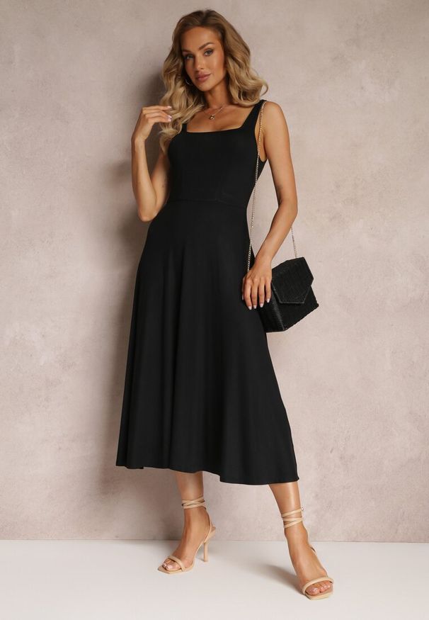 Renee - Czarna Midi Sukienka o Rozkloszowanym Fasonie na Szerokich Ramiączkach z Okrągłym Dekoltem Oversoul. Kolor: czarny. Długość rękawa: na ramiączkach. Sezon: lato. Długość: midi