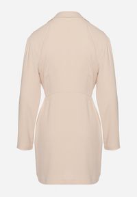 Born2be - Jasnobeżowa Sukienka Kopertowa z Cienkim Sznureczkiem w Talii Perlea. Okazja: na co dzień. Kolor: beżowy. Materiał: skóra. Typ sukienki: kopertowe. Styl: casual, klasyczny #5