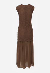 Born2be - Brązowa Sukienka Ażurowa z Usztywnioną Linią Ramion i Przezroczystym Dołem Semiriel. Kolor: brązowy. Materiał: zamsz. Wzór: ażurowy. Styl: elegancki, klasyczny #4