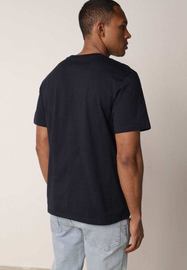 Born2be - Granatowa Koszulka T-shirt z Bawełny Ozdobiona Napisem Palidia. Okazja: na co dzień. Typ kołnierza: kaptur. Kolor: niebieski. Materiał: bawełna. Wzór: napisy, aplikacja. Styl: casual