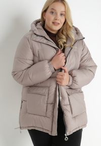 Born2be - Beżowa Kurtka Pikowana z Kapturem Lannea. Typ kołnierza: kaptur. Kolekcja: plus size. Kolor: beżowy. Materiał: jeans. Długość rękawa: długi rękaw. Długość: długie