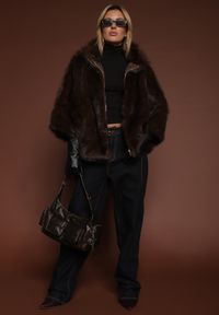 Renee - Brązowa Kurtka Futerko z Kołnierzem i Szerokimi Rękawami 3/4 Zapinana na Suwak Clauda. Kolor: brązowy. Materiał: futro #6