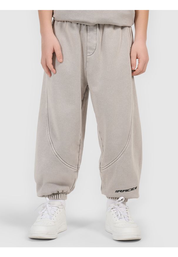 4f - 4F Spodnie dresowe joggery chłopięce - szare 122/128 (6-8 lat). Okazja: na co dzień. Kolor: szary. Materiał: dresówka. Sezon: lato. Styl: casual, elegancki