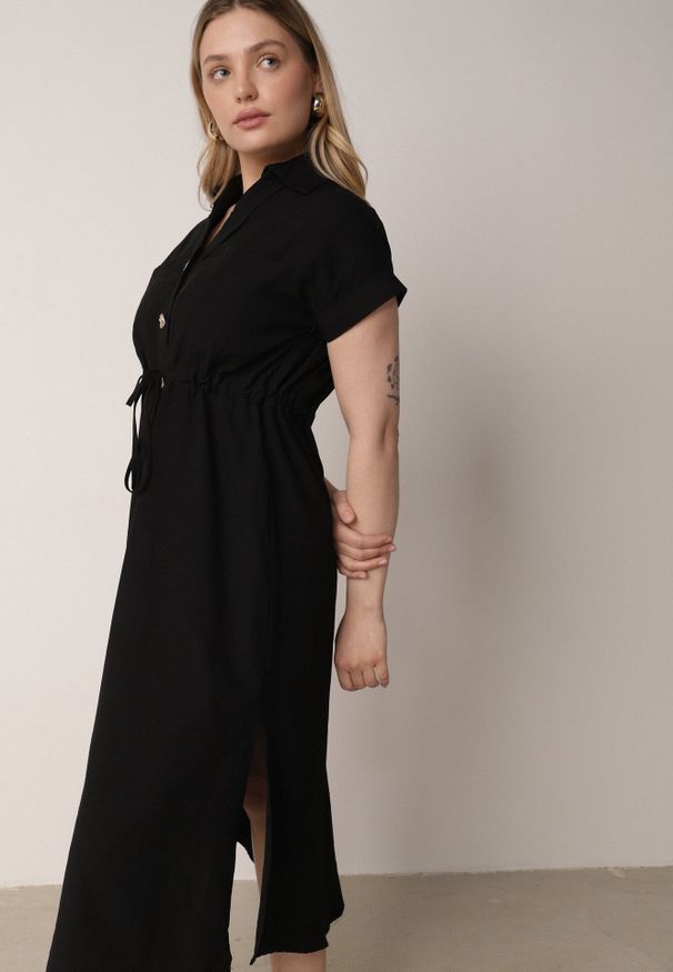 Born2be - Czarna Sukienka Koszulowa z Bawełną Wiskozą i Ozdobnymi Guzikami Parranes. Okazja: na co dzień. Kolor: czarny. Materiał: wiskoza, bawełna. Typ sukienki: koszulowe. Styl: elegancki, klasyczny, casual