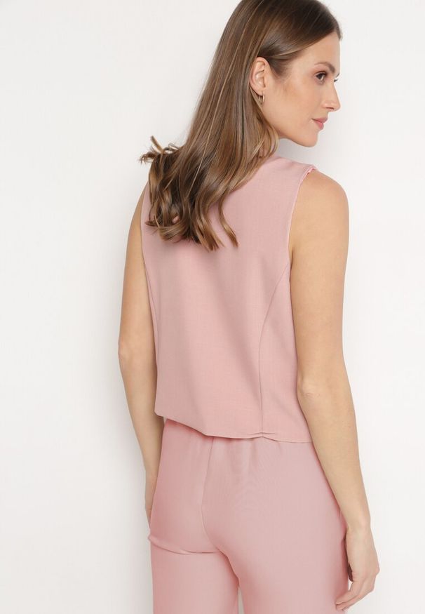 Born2be - Różowa Kamizelka Garniturowa na Guziki Raelitha. Kolor: różowy. Materiał: jeans. Wzór: aplikacja. Sezon: jesień, wiosna. Styl: elegancki