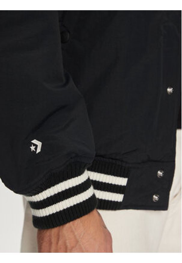 Converse Kurtka bomber Varsity 10026976-A01 Czarny Regular Fit. Kolor: czarny. Materiał: syntetyk