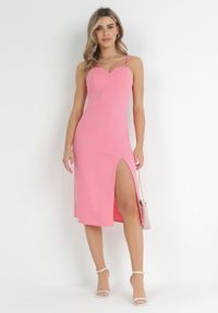 Born2be - Różowa Sukienka na Ramiączkach z Rozcięciem Sophiya. Kolor: różowy. Materiał: tkanina. Długość rękawa: na ramiączkach. Wzór: aplikacja, gładki. Długość: midi #4