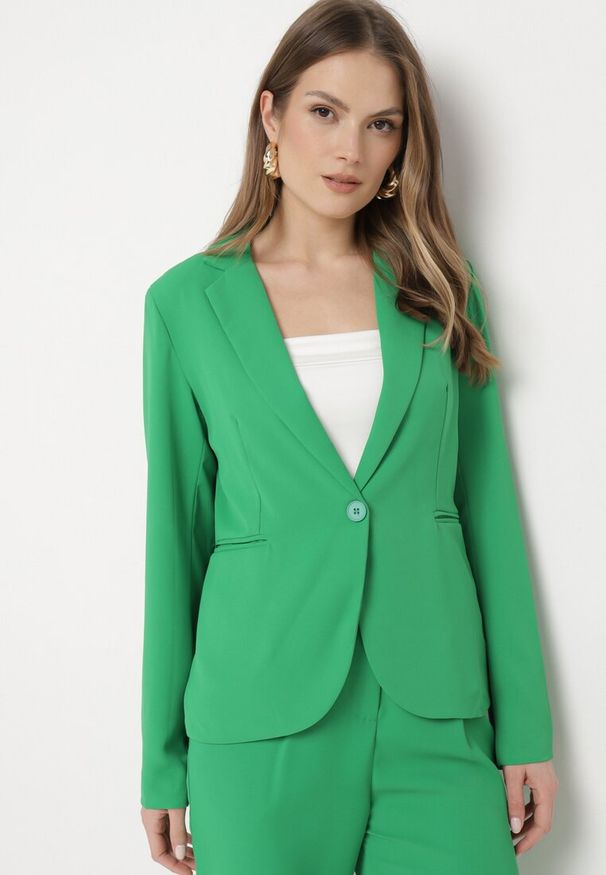 Born2be - Zielona Marynarka Zapinana na Guzik z Kieszonkami Parveta. Okazja: na co dzień. Kolor: zielony. Styl: klasyczny, casual, elegancki