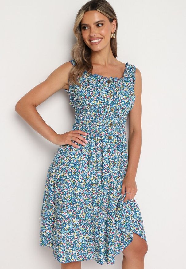 Born2be - Niebieska Rozkloszowana Sukienka z Bawełny Wykończona Gumką w Talii Nelaris. Okazja: na imprezę, na randkę. Typ kołnierza: dekolt hiszpanka. Kolor: niebieski. Materiał: bawełna. Długość rękawa: na ramiączkach. Styl: boho