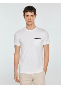 Big-Star - Koszulka męska z kieszonką biała Toms 100. Okazja: na co dzień. Kolor: biały. Materiał: dzianina, bawełna. Wzór: aplikacja. Styl: casual #1