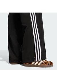 Adidas - adidas Spodnie dresowe Firebird KD7976 Czarny Loose Fit. Kolor: czarny. Materiał: syntetyk #4
