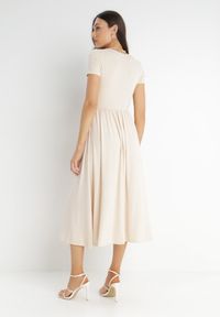 Born2be - Jasnobeżowa Sukienka Ionene. Okazja: na co dzień. Kolor: beżowy. Materiał: materiał. Długość rękawa: krótki rękaw. Sezon: wiosna, lato. Typ sukienki: proste. Styl: casual. Długość: midi #5