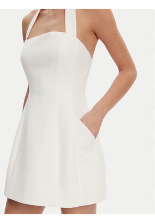 BARDOT Sukienka koktajlowa 59857DB1 Biały Slim Fit. Kolor: biały. Materiał: syntetyk. Styl: wizytowy