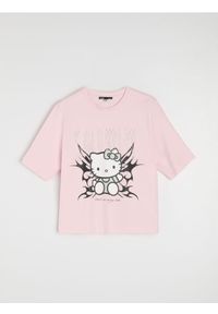 Sinsay - Bawełniana koszulka z nadrukiem i dżetami Hello Kitty - różowy. Kolor: różowy. Materiał: bawełna. Wzór: nadruk, motyw z bajki #1