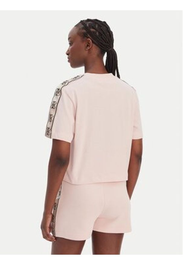 Guess T-Shirt V3RI08 I3Z14 Różowy Relaxed Fit. Kolor: różowy. Materiał: bawełna