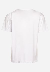 Born2be - Biały Klasyczny T-shirt z Bawełny z Dużym Nadrukiem Gunelia. Okazja: na co dzień. Kolor: biały. Materiał: bawełna. Wzór: nadruk. Styl: klasyczny #6