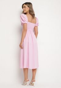 Born2be - Różowa Sukienka w Rustykalnym Stylu z Wiązaniem przy Dekolcie i Rozcięciem Idanillea. Okazja: na spacer, na co dzień. Typ kołnierza: dekolt kwadratowy. Kolor: różowy. Typ sukienki: rozkloszowane. Styl: casual #7