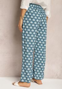 Renee - Niebieskie Szerokie Spodnie z Gumką w Talii z Wiskozy w Mozaikowy Print Wavelette. Okazja: na co dzień. Stan: podwyższony. Kolor: niebieski. Materiał: wiskoza. Wzór: nadruk. Styl: casual, elegancki #5