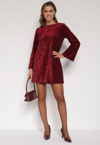 Born2be - Czerwona Cekinowa Sukienka z Odkrytymi Plecami i Wiązaniem Diadina. Kolor: czerwony. Materiał: futro, elastan, wiskoza. Wzór: aplikacja. Styl: elegancki, wizytowy #4