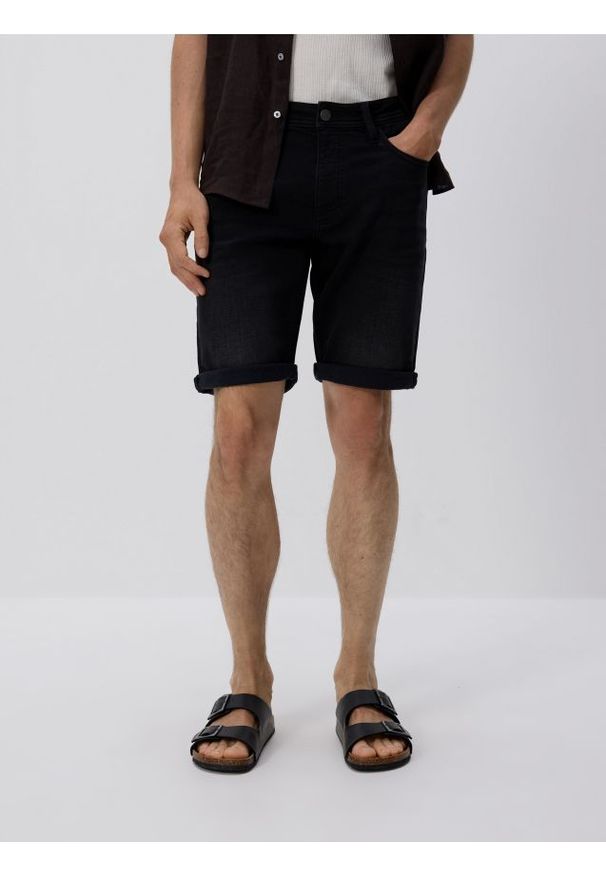 Reserved - Szorty slim fit z zakładkami - czarny. Kolor: czarny. Materiał: denim