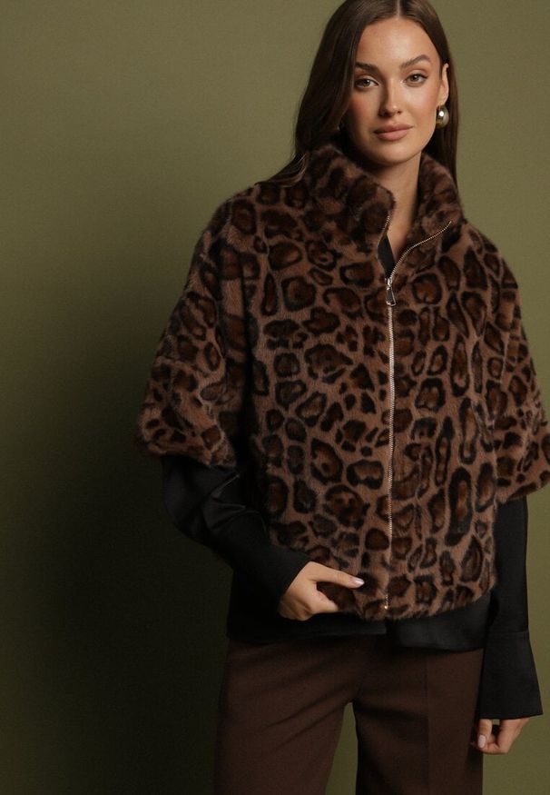 Born2be - Panterkowa Kurtka Futerko o Trapezowym Kroju z Rękawem 3/4 Tadeira. Okazja: na imprezę, na co dzień. Typ kołnierza: golf. Materiał: futro. Wzór: aplikacja. Styl: casual, elegancki