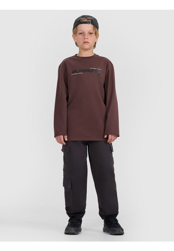 4f - 4F Longsleeve regular z nadrukiem chłopięcy - brązowy 158 (12-13 lat). Okazja: na co dzień. Kolor: brązowy. Materiał: jersey, bawełna, materiał. Długość rękawa: długi rękaw. Długość: długie. Wzór: nadruk. Sezon: lato. Styl: casual, klasyczny, sportowy
