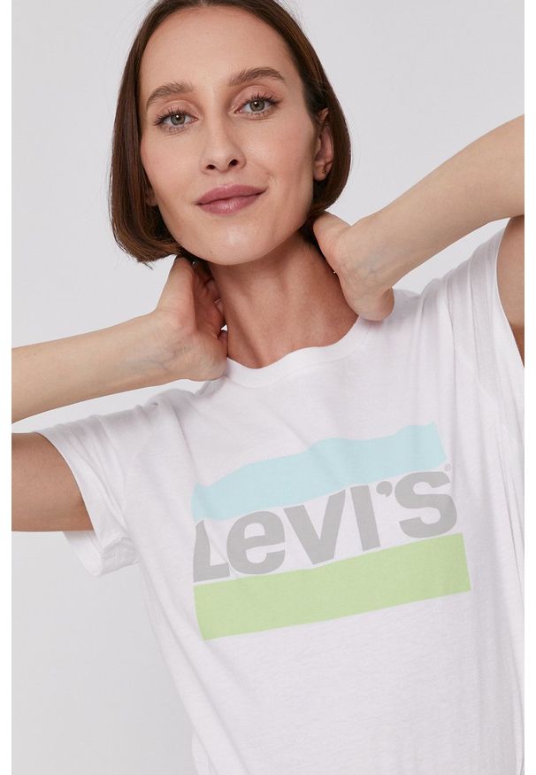 Levi's® - Levi's T-shirt damski kolor biały. Okazja: na co dzień, na spotkanie biznesowe. Kolor: biały. Wzór: nadruk. Styl: biznesowy, casual