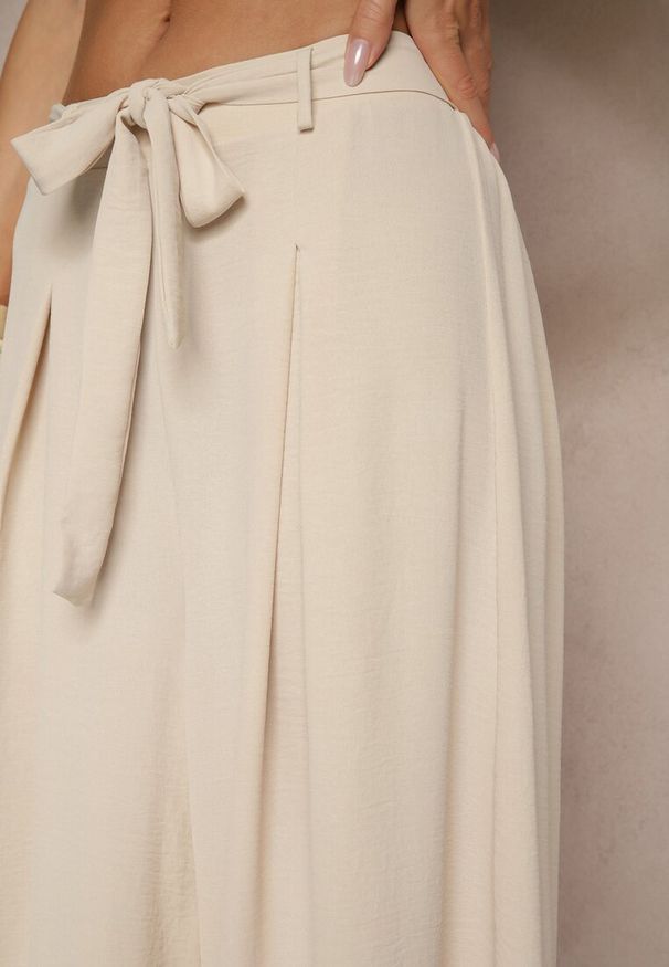 Renee - Beżowe Spodnie z Bawełną o Szerokim Kroju High Waist z Paskiem Iveleldi. Stan: podwyższony. Kolor: beżowy. Materiał: bawełna. Styl: elegancki