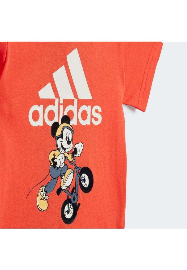 Adidas - Zestaw Disney Mickey Mouse Tee. Kolor: żółty, biały, czerwony, wielokolorowy. Wzór: motyw z bajki. Styl: sportowy, młodzieżowy