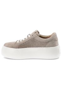Sneakersy damskie Filippo, cholewka ze skóry naturalnej zamszowej perforowane wstawki po bokach wiązany fason, beżowe, DP7520/26. Okazja: na co dzień. Zapięcie: sznurówki. Kolor: beżowy. Materiał: skóra, zamsz. Szerokość cholewki: normalna. Obcas: na platformie. Styl: elegancki, casual #5
