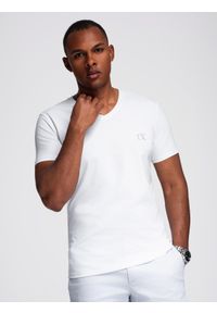 Ombre Clothing - Męski t-shirt V-neck SLIM FIT z elastanem i printem – biały V2 OM-TSBC-0221 - XXL. Okazja: na co dzień. Typ kołnierza: dekolt w serek. Kolor: biały. Materiał: elastan. Wzór: nadruk. Styl: casual #5