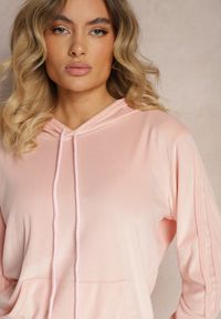 Renee - Jasnoróżowy Komplet Dresowy o Welurowym Wykończeniu Tandrea. Kolor: różowy. Materiał: dresówka, welur