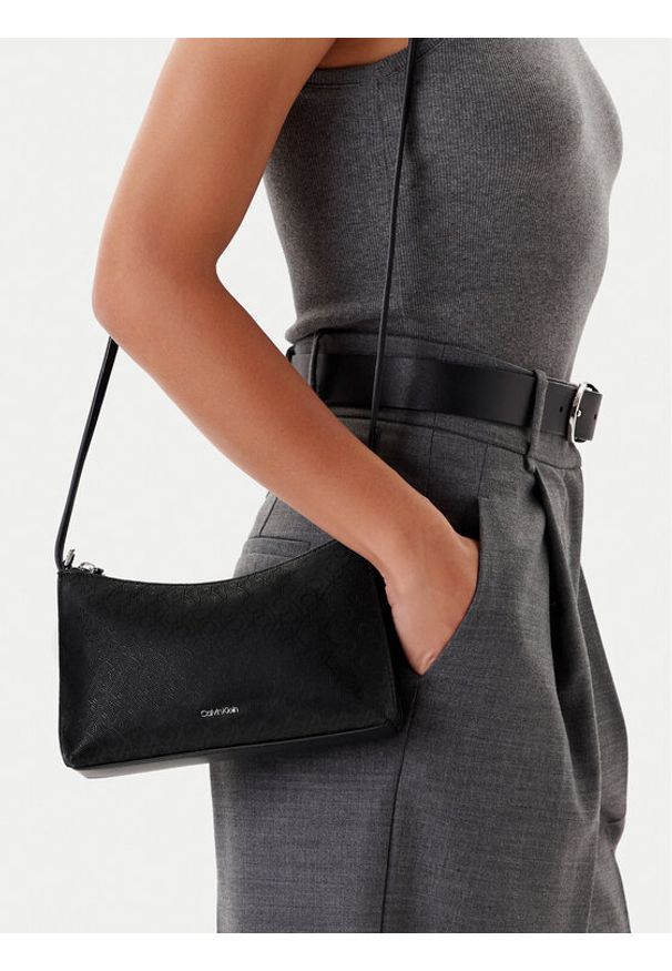 Calvin Klein Torebka Ck Must Aop Conv Logo Jqd Strap LV04F3099G Czarny. Kolor: czarny. Materiał: skórzane