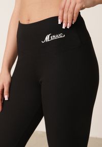 Born2be - Czarne Legginsy w Prążki z Wysokim Stanem Ozdobione Haftowanym Napisem Aegerine. Okazja: na co dzień. Stan: podwyższony. Kolor: czarny. Materiał: wiskoza, prążkowany. Wzór: prążki, aplikacja, napisy, haft. Styl: elegancki, casual, sportowy #2